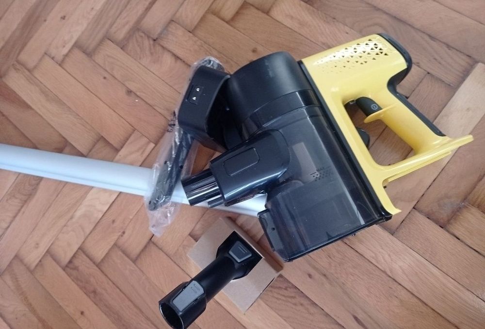 De vînzare Kärcher VC 6 aspirator fara fir
Am doar ce se vede in poze,