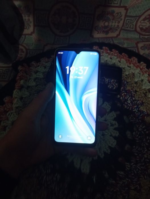 Продаётся телефон в отличном состоянии коробка  документы есть