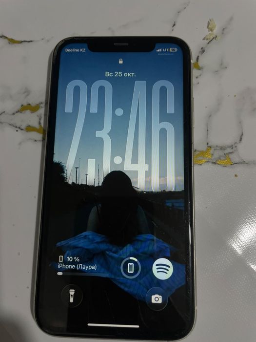 Срочно продам айфон 11
