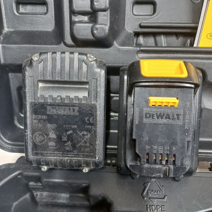 Шуруповерт DeWalt