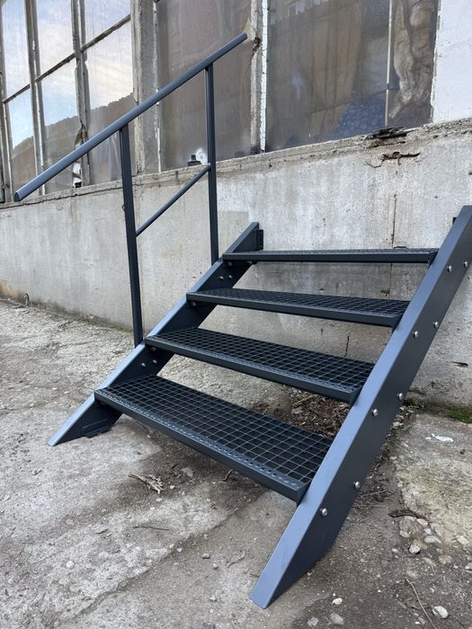 Изработка на метални стълбища