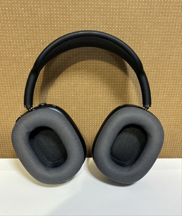 MDM vinde: Casti Airpods Max, Midnight.