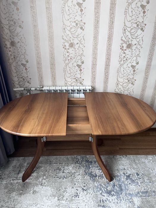 Продам обеденный стол