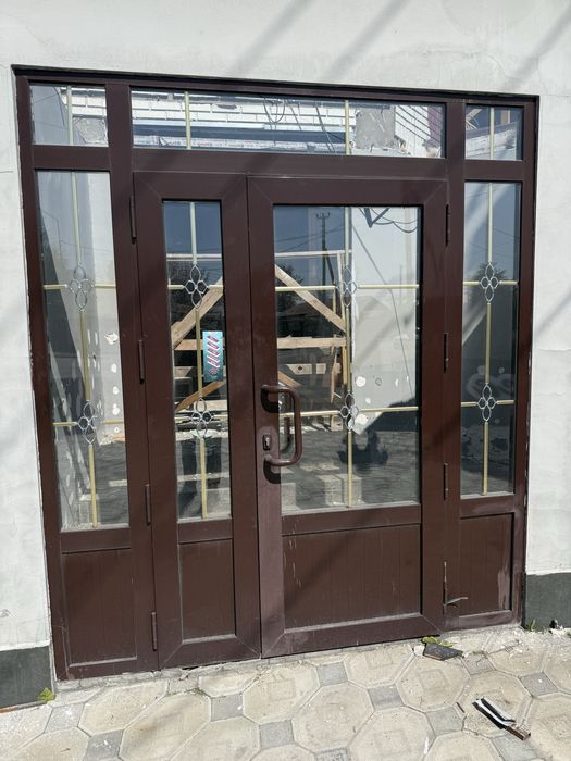 Входные  двери рама алюминий