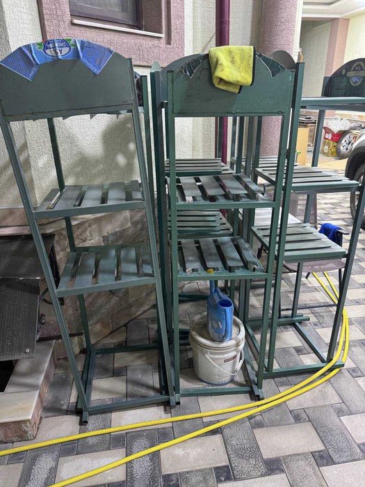 Стеллажи для воды для торговым точкам, металлические, состояние отличн