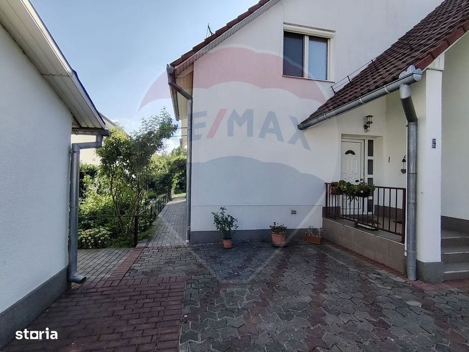 Casă / Vilă cu 8 camere de vânzare în zona Central