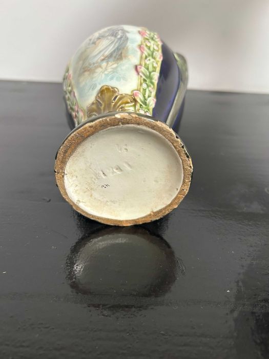 Vaza Art Nouveau portret doamna pictat manual,portelan glazurat.