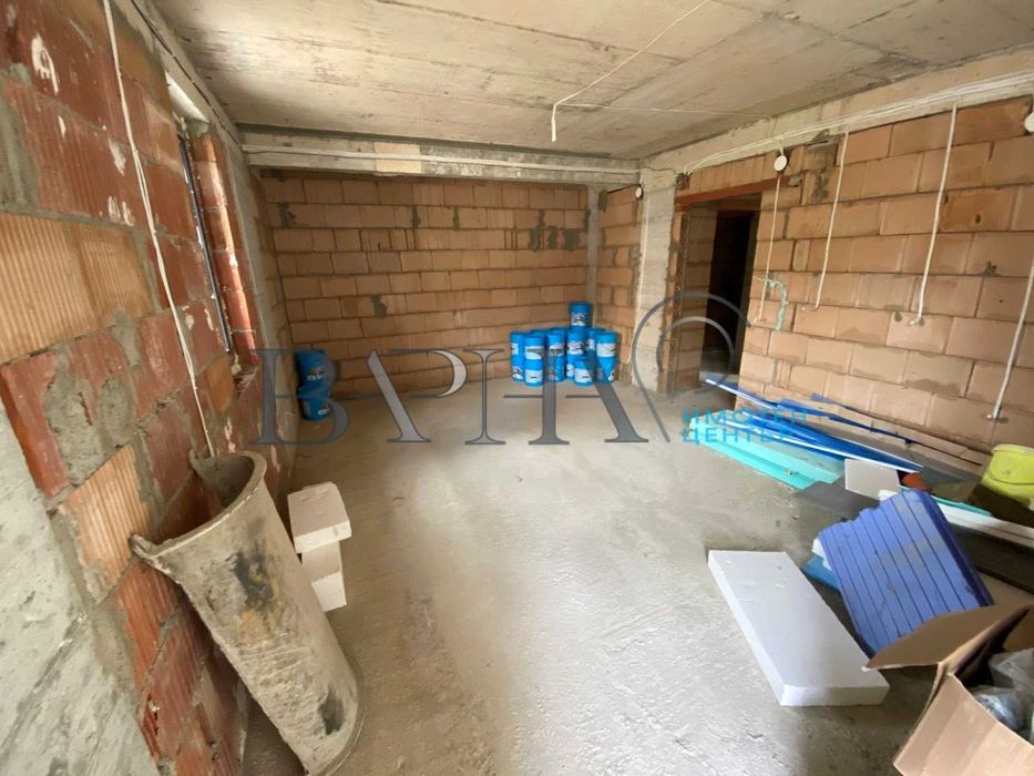 Продава се Двустаен апартамент в Варна, Център - 61 кв.м за 953 €/кв.м - Снимка #1