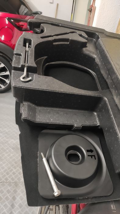 Mazda CX 3 - Bose Subwoofer Supports