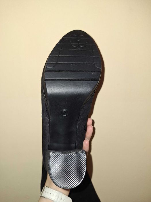 Продавам дамски елегантни обувки