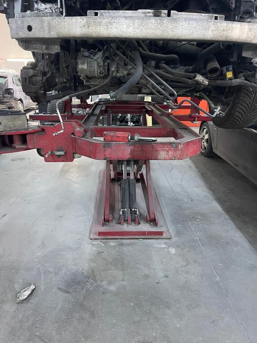 Stand indreptat caroseri