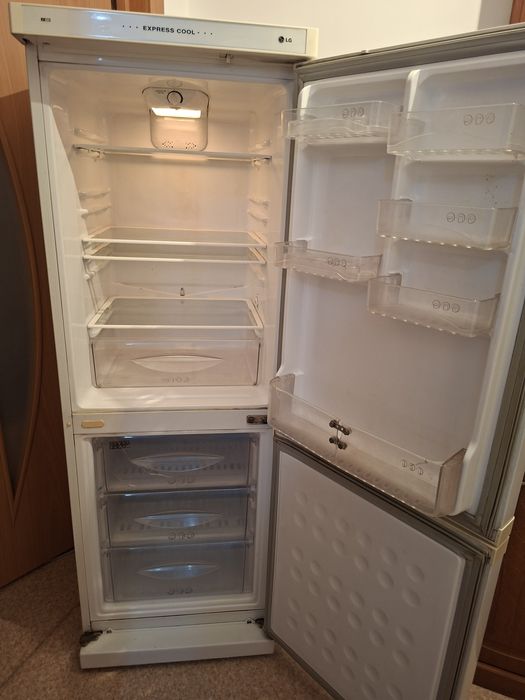 Продам недорого холодильник LG