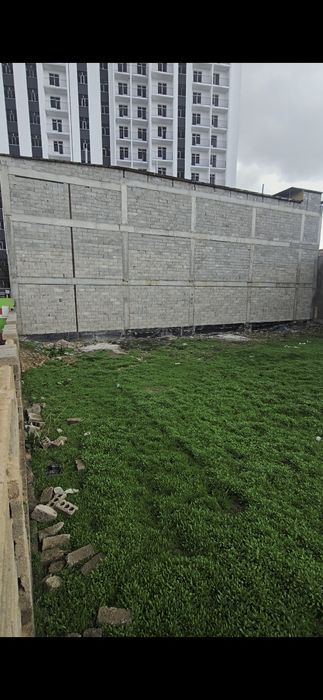 Yer sotiladi 10 sotux 2ta 5 dan yonma yon metroga yaqin joy