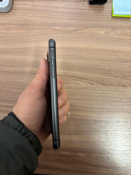 Айфон 11 64гб…………