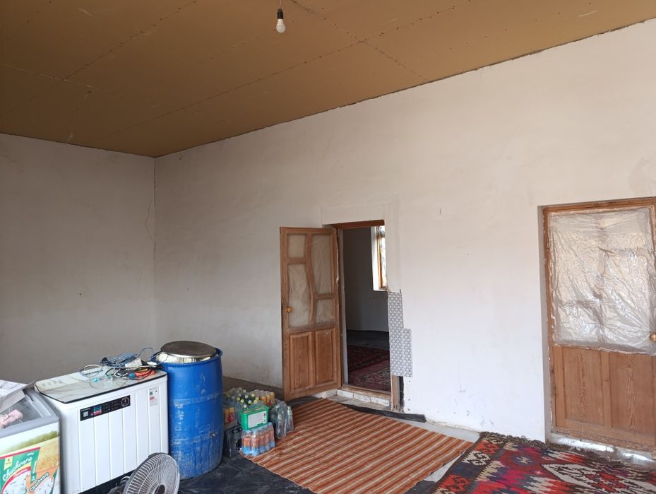 Hovli sotiladi toliq qurib bitqazilmagan