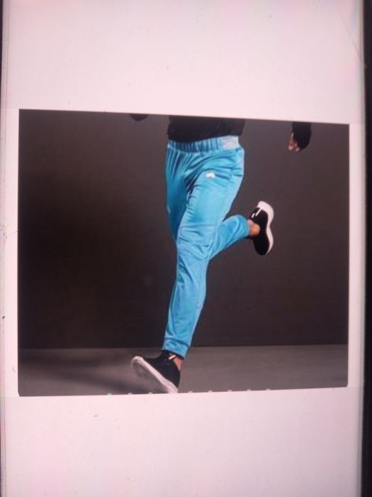 Pantaloni sport noi