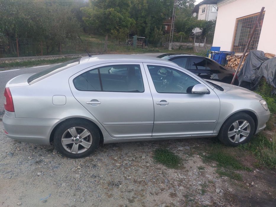 Vand Skoda octavia 2011 o (schimb cu logan pe gaz)