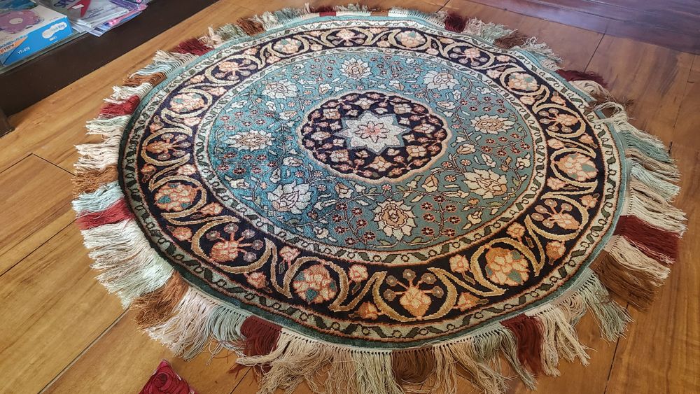 Нов,ръчно тъкан килим от естествена коприна,донесен от Индонезия ,Бали