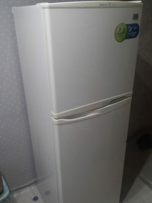 Машина и холодильник