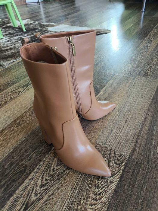 Уникални боти Guess