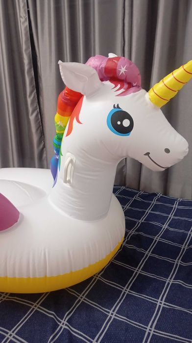 Надуваем еднорог за басейн.