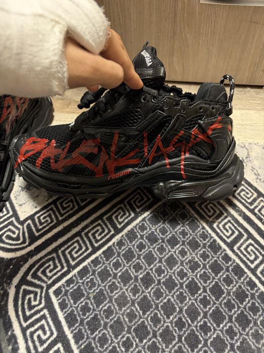 Balenciaga runner Graffiti