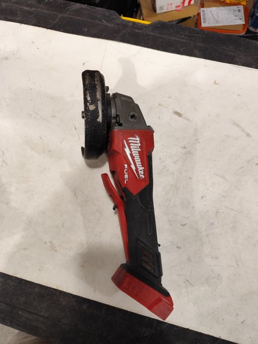 Безчетков ъглошлайф Милуоки Milwaukee M18 FSAGV125XPDB регулиране на о
