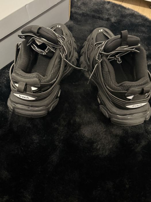 Balenciaga track