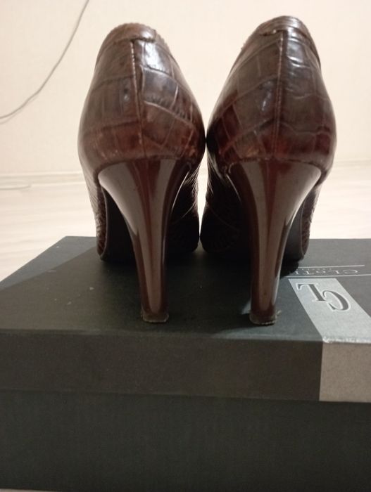 Продам шикарные туфли 35 размера