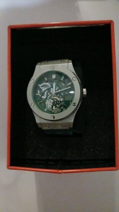 Продам  часы новые