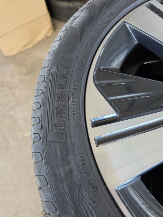 2 Броя 235/55/19 Pirelli 6mm 22dot