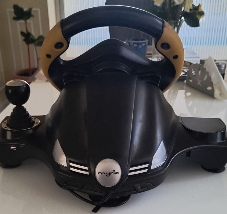 PS 4 + Volan cu pedale + Jocuri
