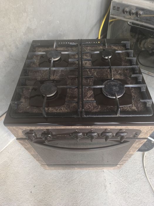 Продам газовую плиту Гефест