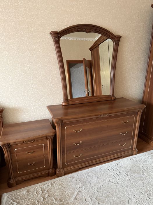 Продам спальный гарнитур