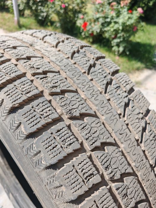 Продам зимние шины TOYO