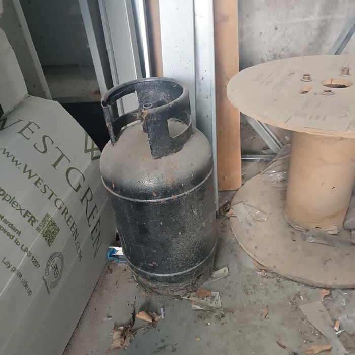 Продавам газова бутилка