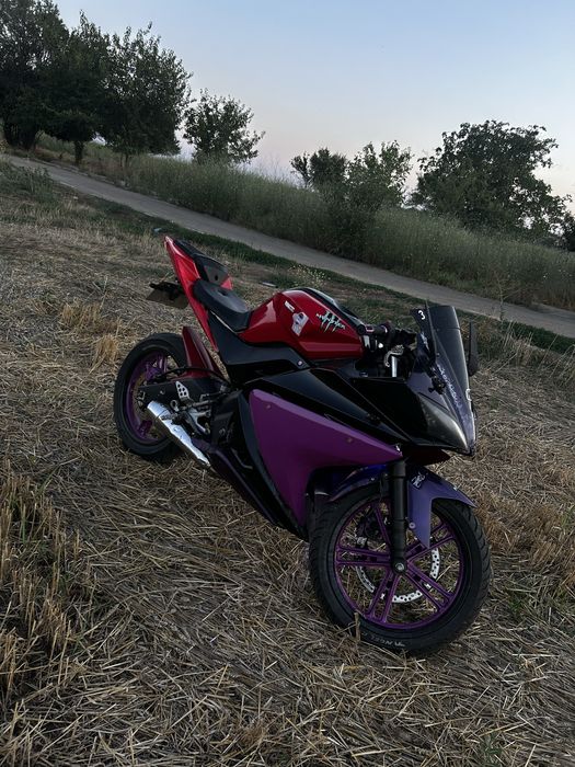 Vand yamaha yzf r125 cu set de 180