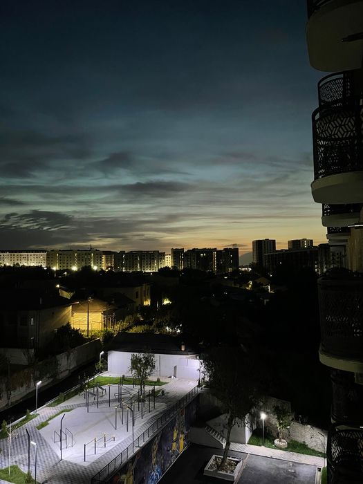 Srochna 2 xonalik kvartira sotiladi