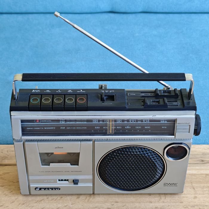 Радиокасетофон Sanyo M2429FZ (1982 г.)
