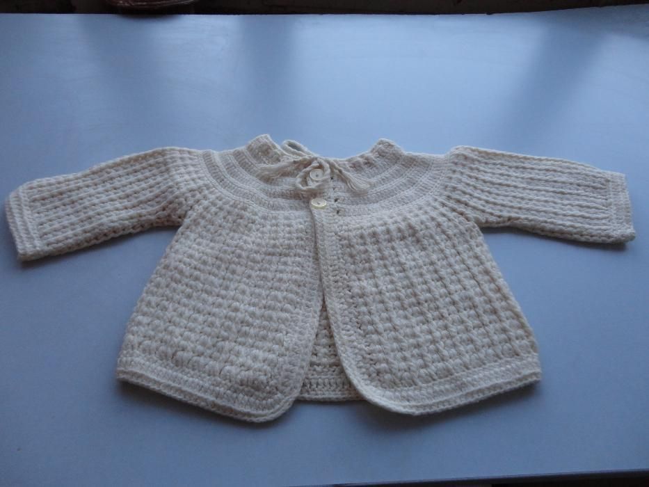 Жилетка за новородено плетена на една кука