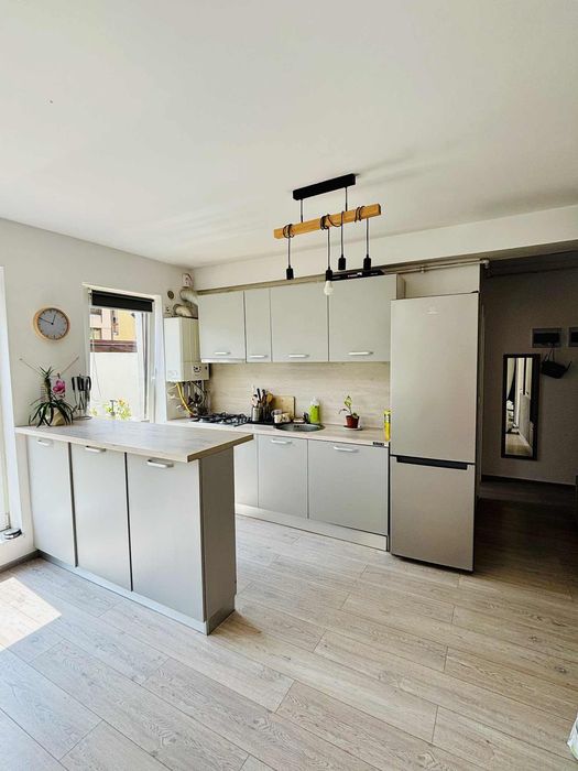Apartament modern cu gradina.