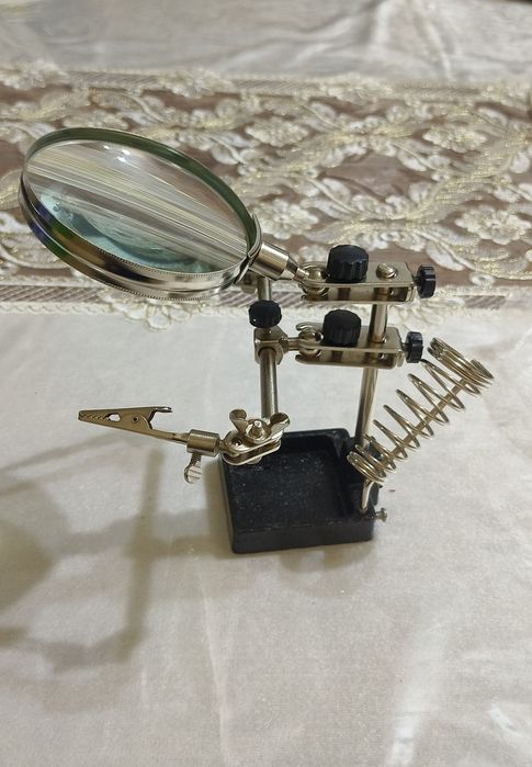 Elektron jihozlar uchun qoʻshimcha pribor.