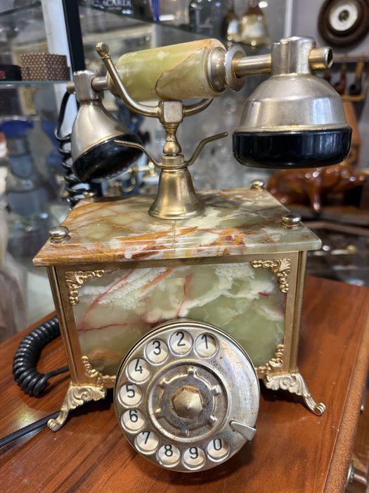 красив стар с оникс ретро телефон Italy