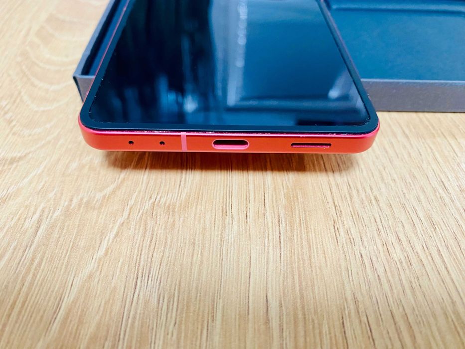 НОВ !!! Samsung Galaxy Z Flip7, 12GB RAM, 512GB, 5G, Coralred, ЗОРА