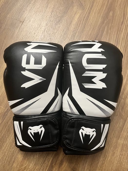 Manusi box Venum Challenger 3.0 12oz