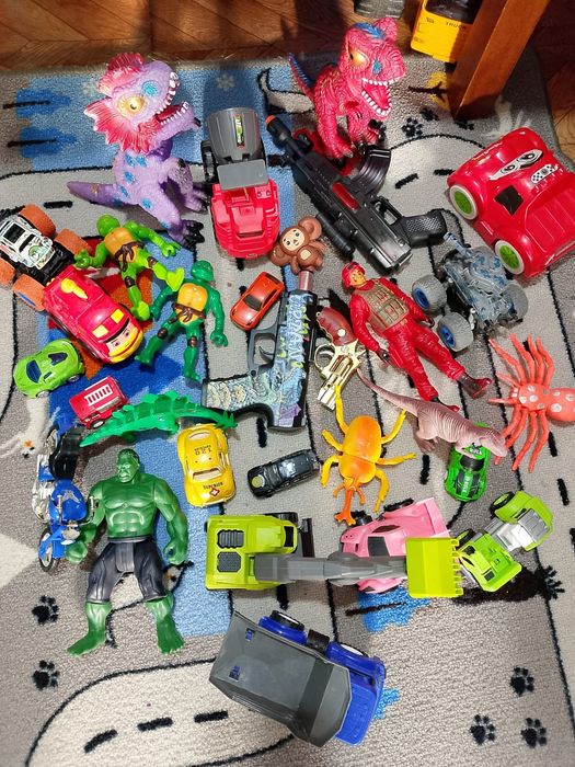 Отдам вещи бесплатно .