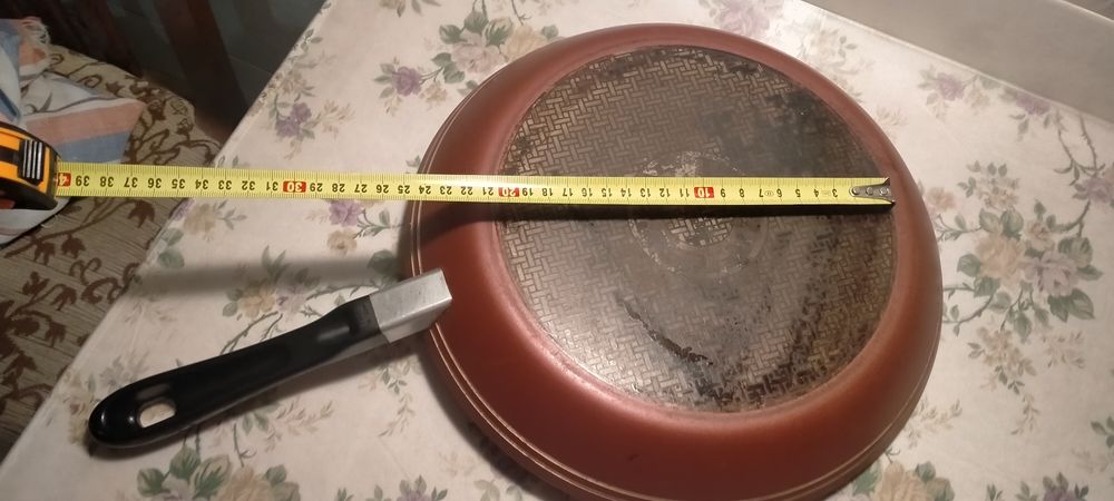 Продаётся большая сковорода Tefal.