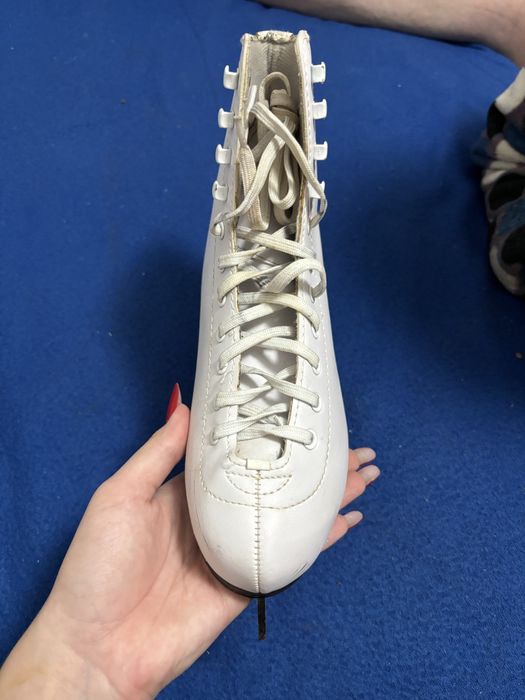 Коньки фигурные продам