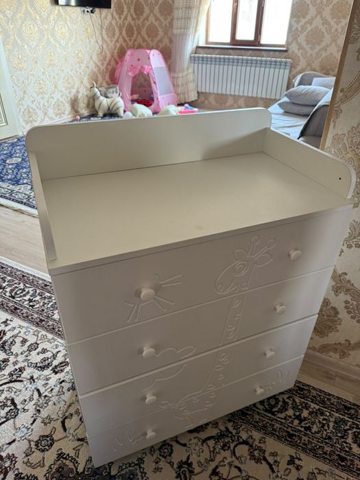 Тумбочка почти новый