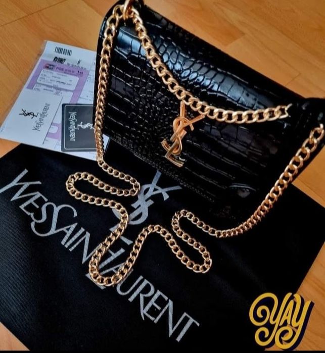 Geanta damă model croco, accesorii metalice aurii, saculet, etichetă